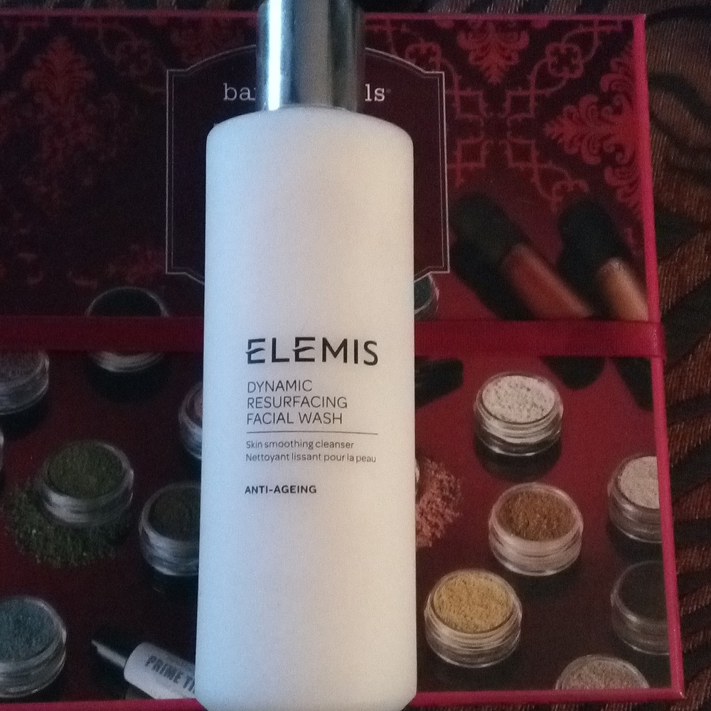 Elemis dynamic resurfacing facial wash